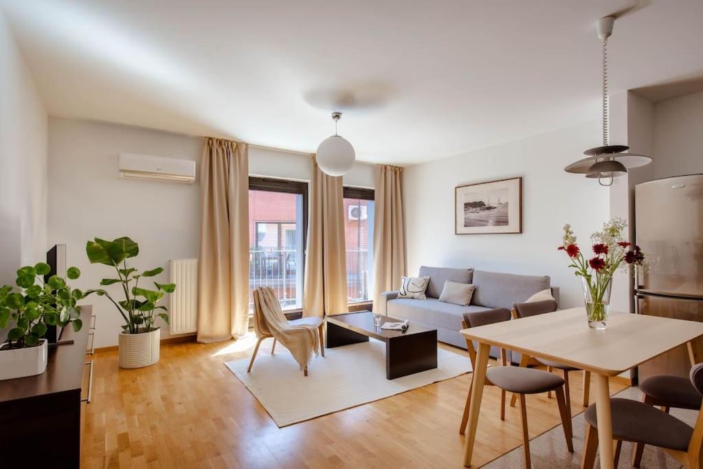 Wygodny Apartament Przy Dworcu Krasków Exterior foto