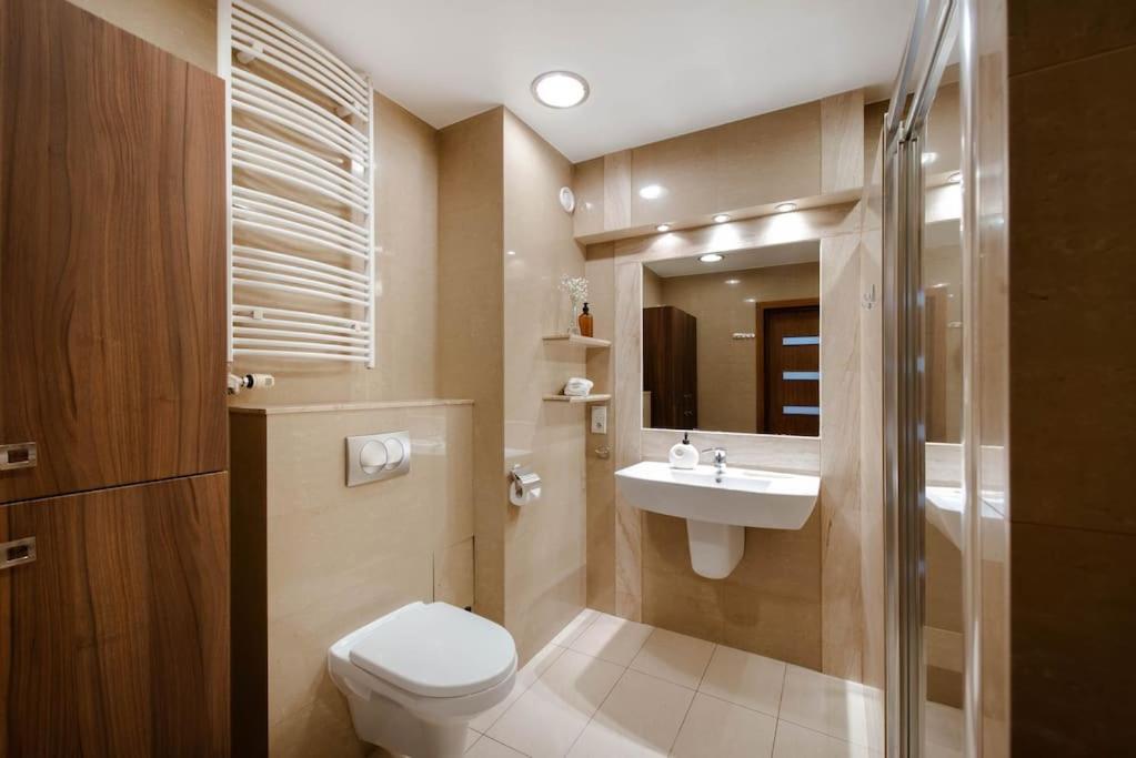 Wygodny Apartament Przy Dworcu Krasków Exterior foto