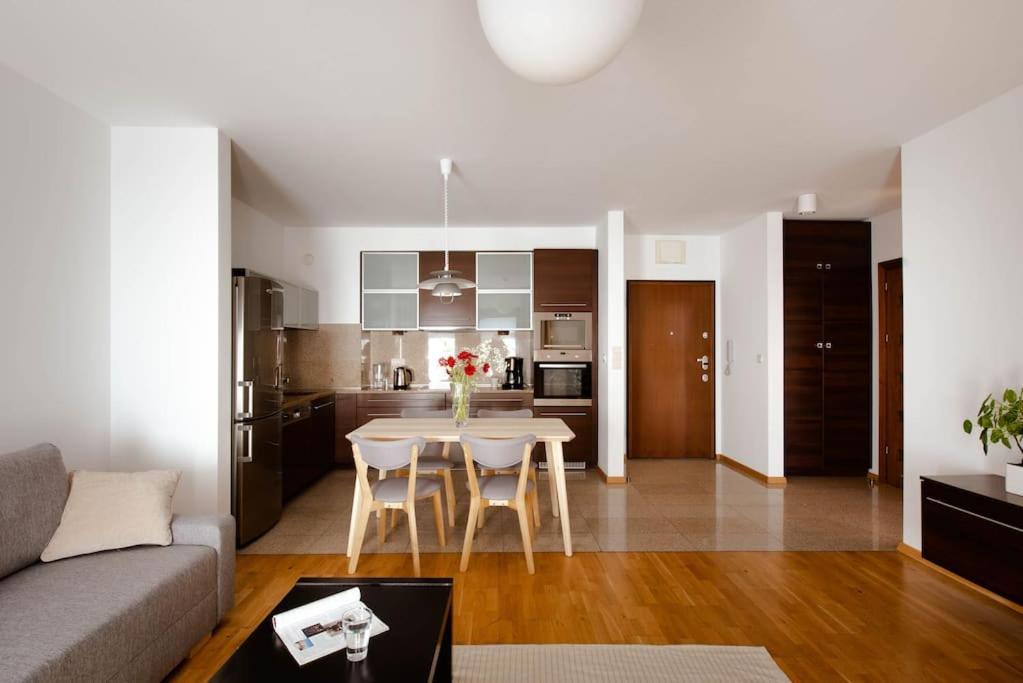 Wygodny Apartament Przy Dworcu Krasków Exterior foto